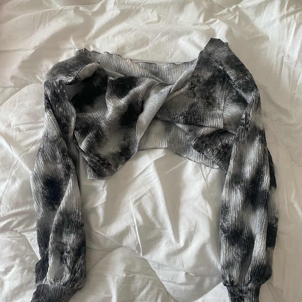 cropped arm sleeve top